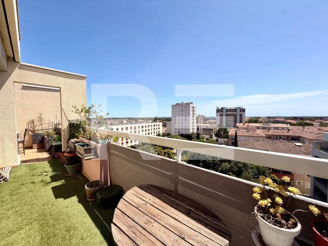 Appartement de type P4 avec terrasse, cave, parking et garage à Nîmes