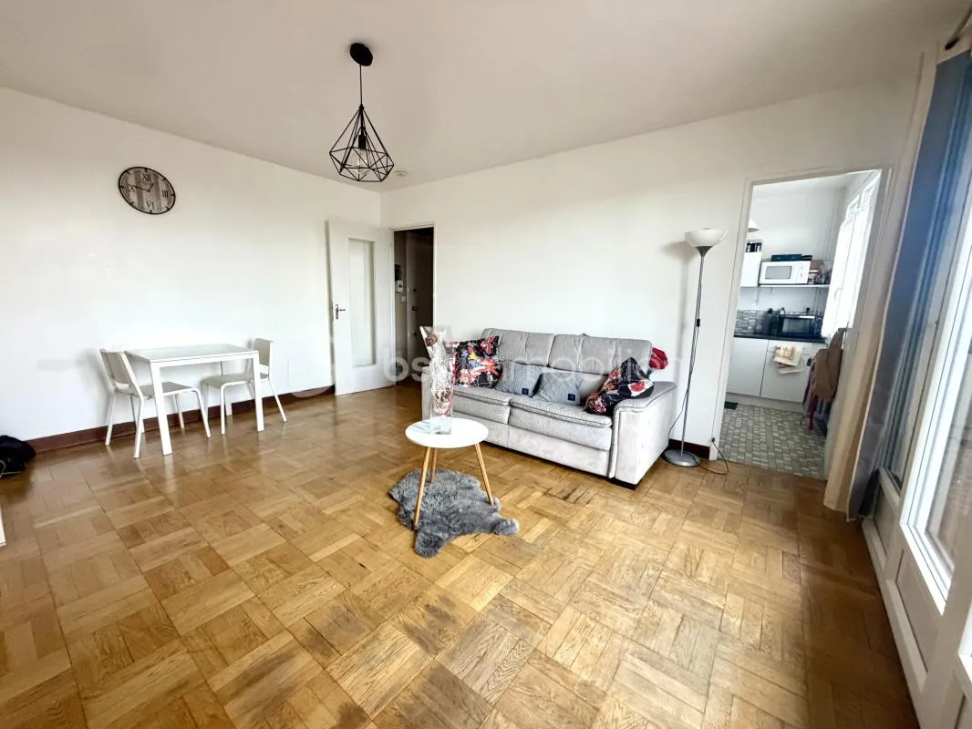 Studio de 33 m² avec balcon et cave