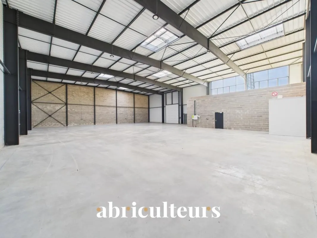 Bâtiment d’activité de 755 m² en vente à 1h de Paris, Chartres (28000)