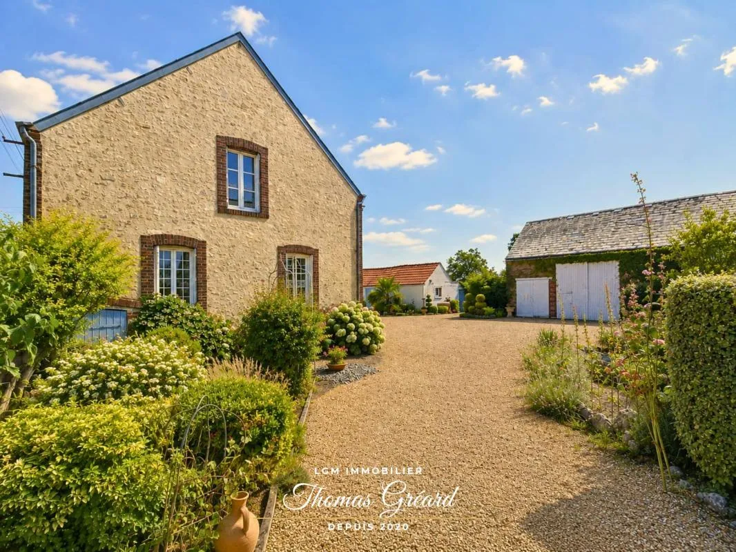 Propriété en pierre avec dépendances, vie de plain-pied et terrain de 2 168 m² à 10 minutes de Patay & 20 minutes de la base de Bricy