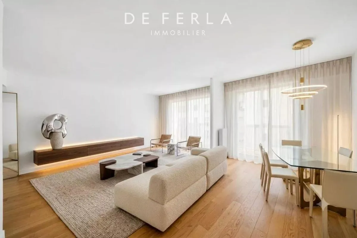 Paris XVᵉ – Appartement familial traversant avec doubles balcons et parking