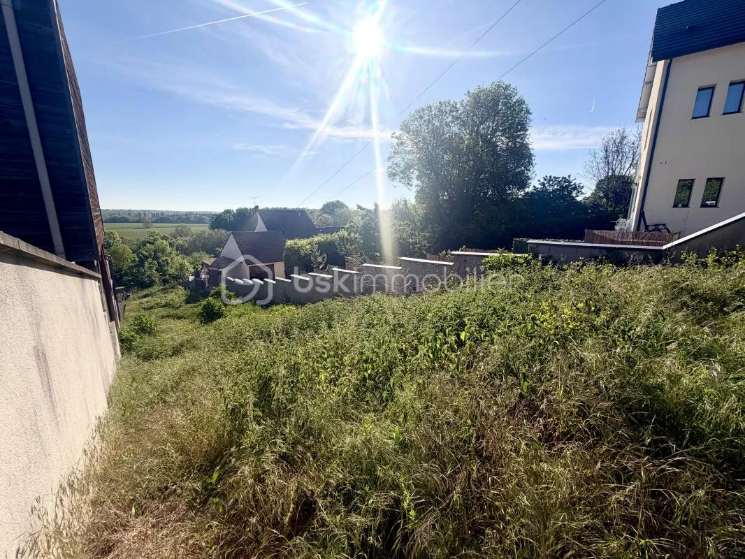 Terrain constructible de 645 m² à Combs-la-Ville