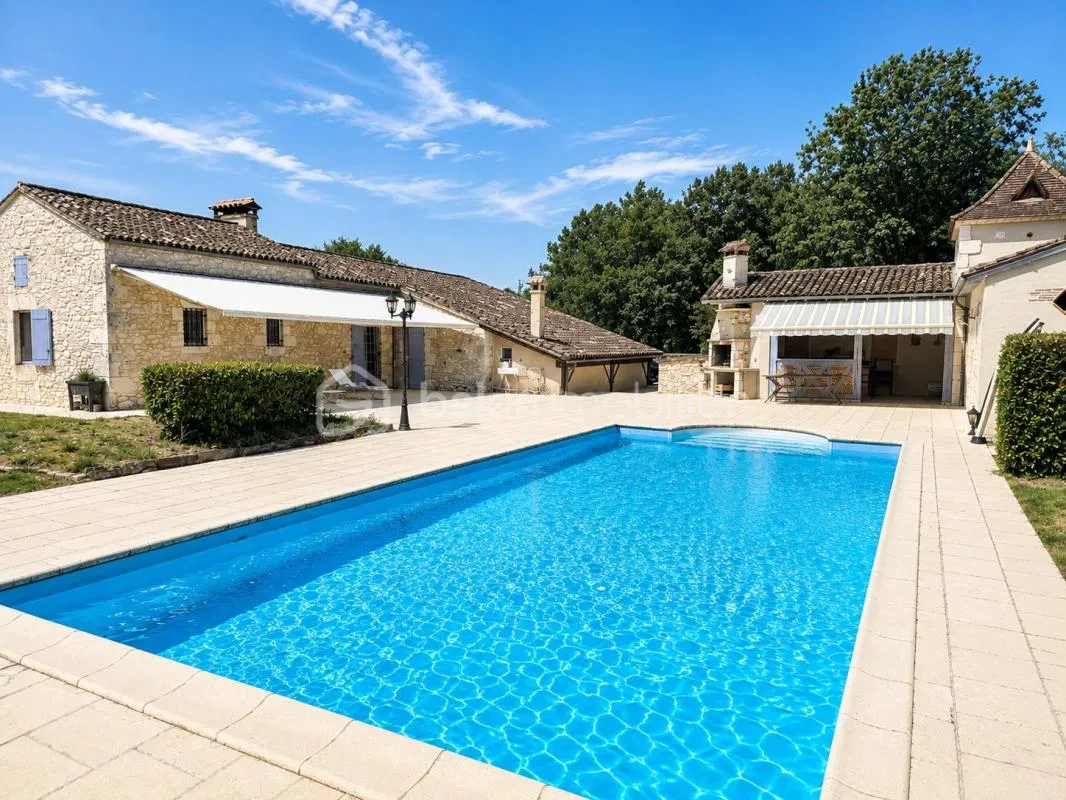 Propriété de caractère en pierre avec piscine, étang privé et 2,25 hectares de nature – Conne-de-Labarde