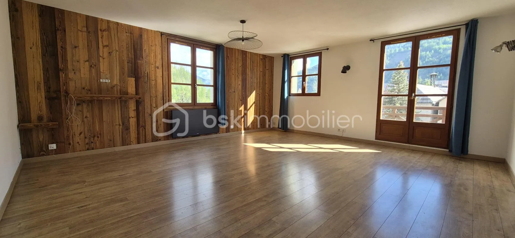 🏡🏔️ GRAND APPARTEMENT DUPLEX – CENTRE VILLAGE D’ALLOS – 110 m²