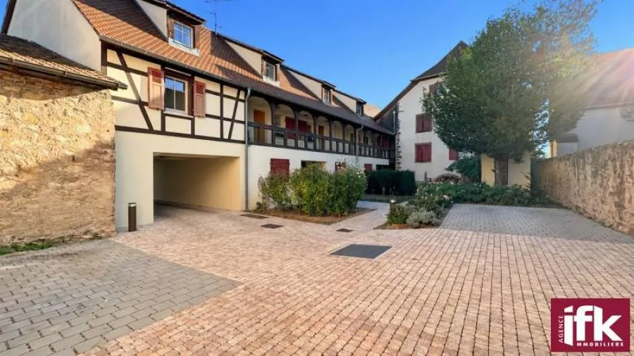 KIENTZHEIM : T4 DE 81 m² AVEC TERRASSE, GARAGE, PARKING ET CAVE