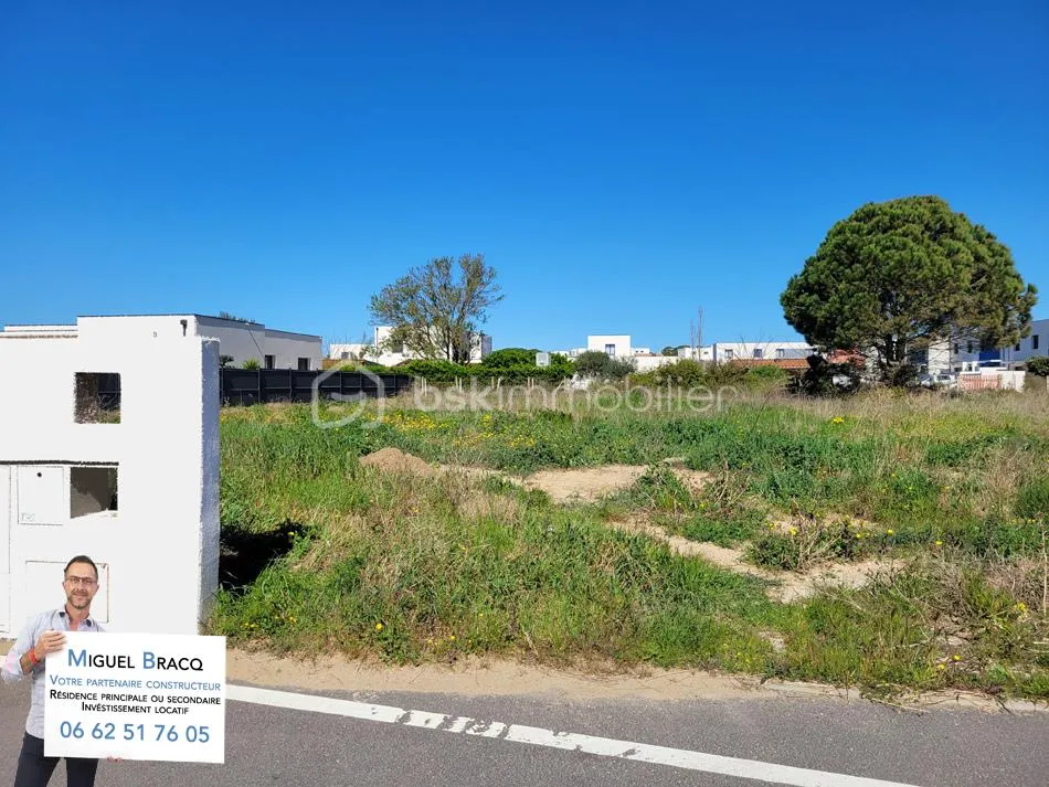 Terrain à bâtir de 777 m² viabilisé et prêt à bâtir à 800 mètres de la plage sur Sérignan 34410