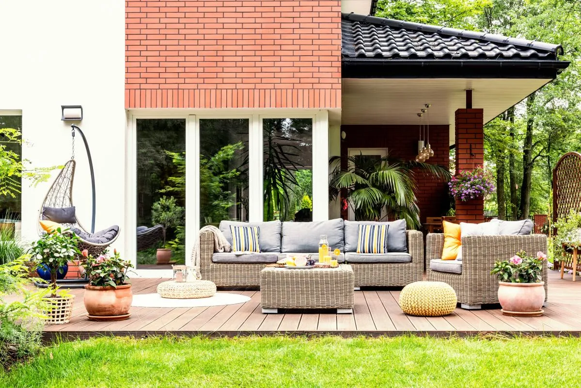 **RETOUR Villa 5 pièces avec 250m² JARDIN + GARAGE + PARKINGS proche commodités**