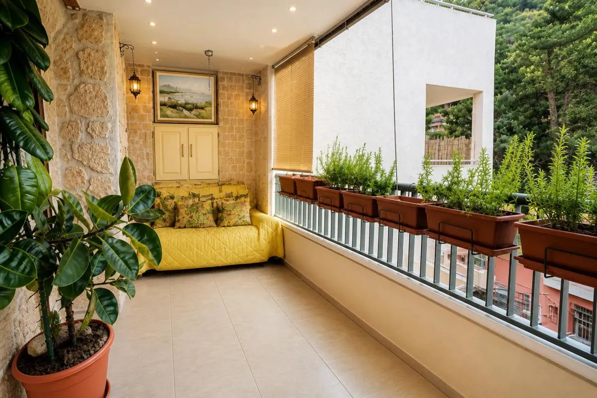 Menton Appartement de 4 pièces de 85 m² avec terrasse, cave et parking