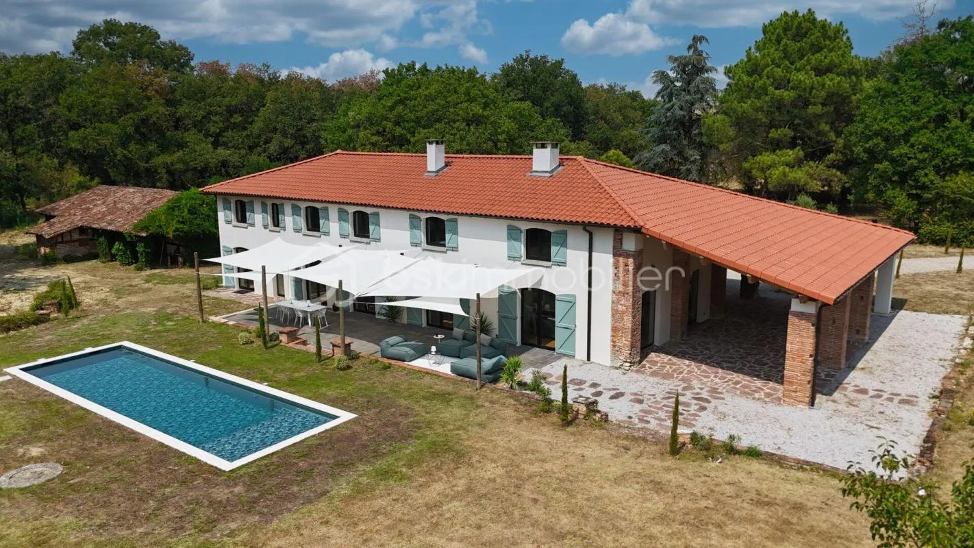 PROPRIETE AVEC PARC, DEPENDANCE ET PISCINE