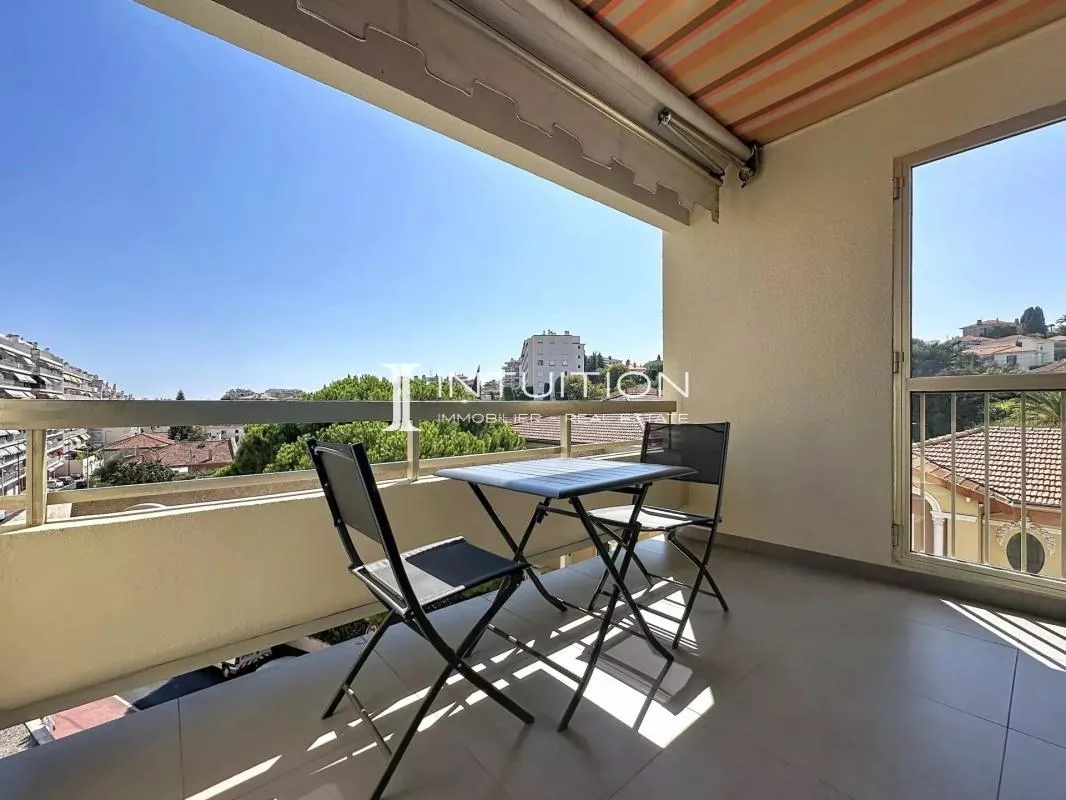 Cannes - Carnot : beau 3 pièces entièrement rénové, lumineux avec terrasse