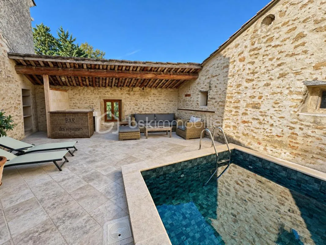 BOUCHET — MAISON DE CARACTÈRE, CINQ CHAMBRES, COUR VÉGÉTALISÉE ET PISCINE EN TERRASSE