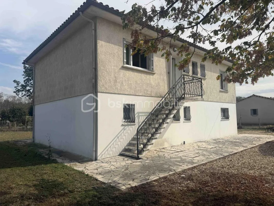 MONTPON-MÉNESTÉROL – Maison indépendante avec sous-sol complet et terrain clos de 1 397 m²