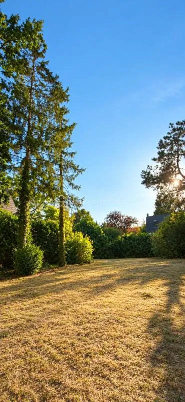 Rare à Chelles *** Terrain de 675m² avec permis de construire accordé et en cours de validité