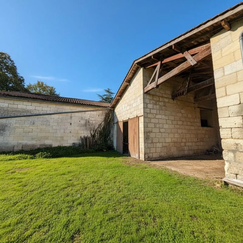 GENISSAC Ensemble immobilier 2 maisons + dépendance 218 m² – 150 000 €