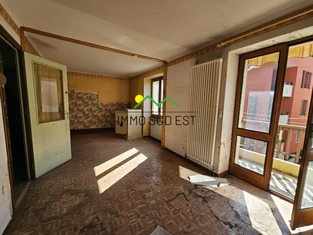 Centre d'Aime, Appartement à rénover de 57.6 m2 avec balcons