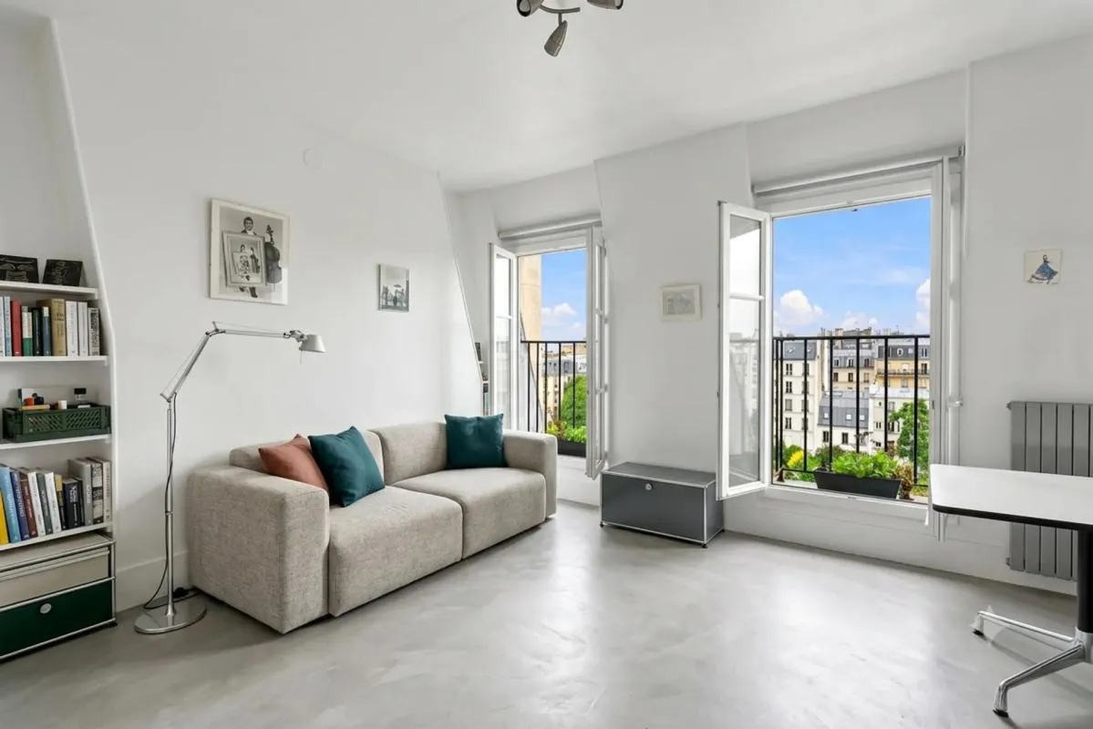 PARIS 17 - STUDIO de 25 m² en dernier étage