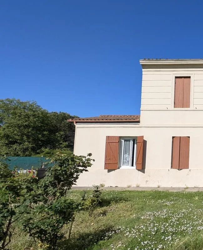 FLOIRAC maison duplex à rénover 55 m² sur 394 m² – 139000€