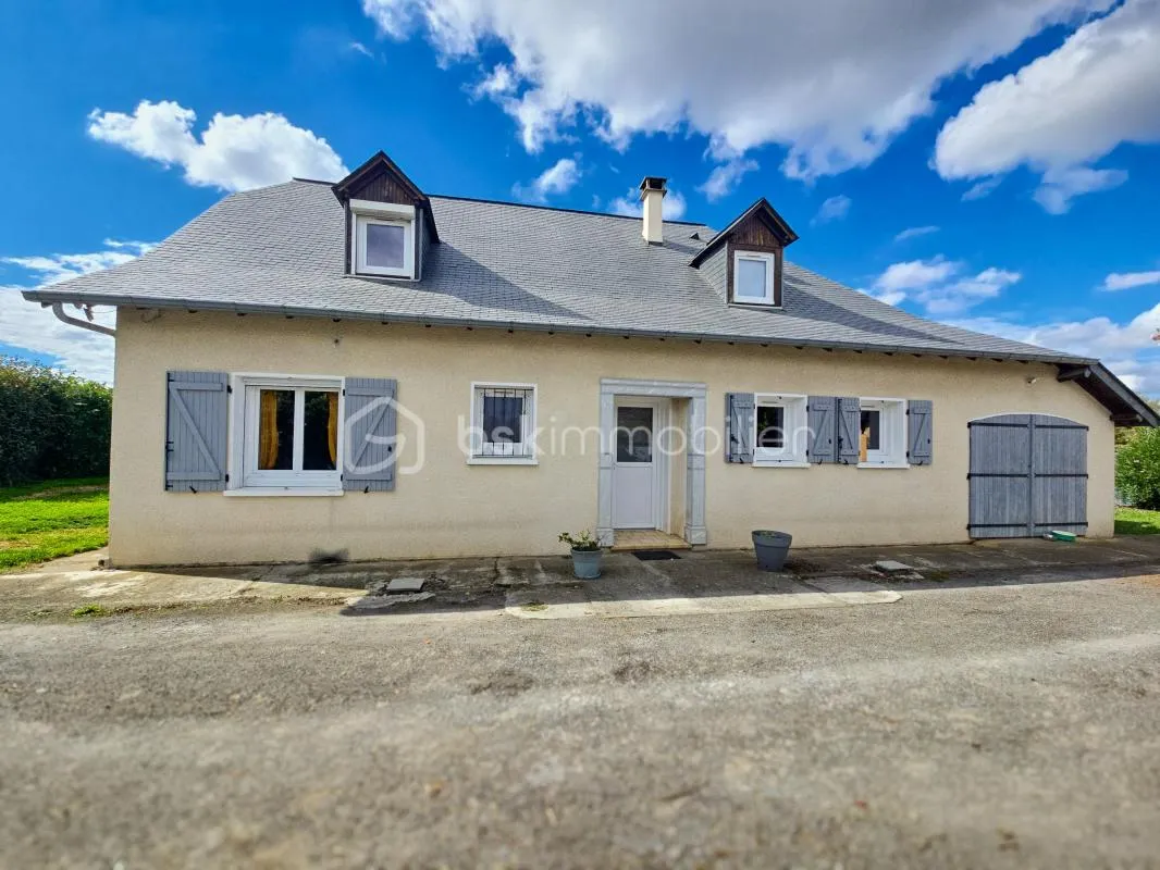 Maison familiale de 5 chambres avec jardin de 1 028 m² et grand garage