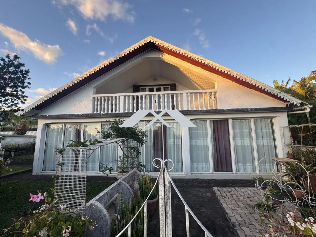 Superbe Maison Familiale avec de beau volume PETIT-ÎLE
