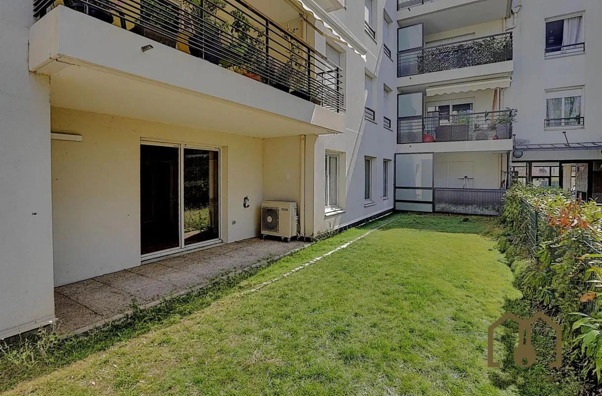 Appartement T4 89,33m² rez-de-jardin privé 49m² + garage doub