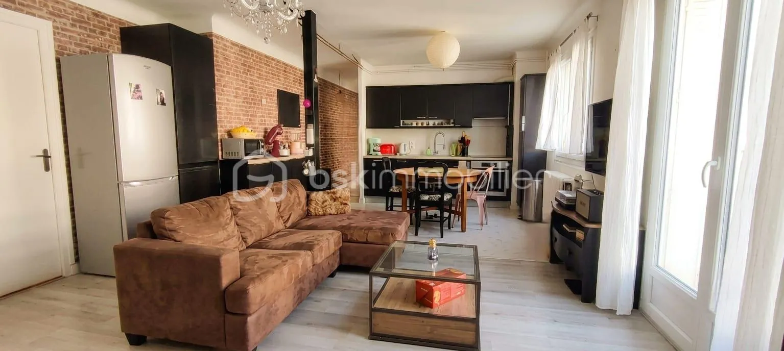 Exclusivité : Bel appartement T4 traversant & lumineux de 67 m² Plein centre-ville – Tout à pied (Commerces, Ecoles, Gare, Bus, Lac,...)