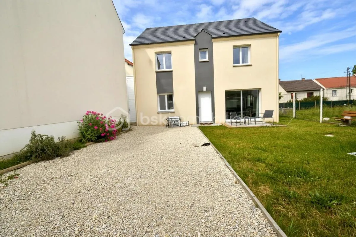 Rare sur le secteur – Maison 2024 de 138 m², 5 chambres dont 2 suites