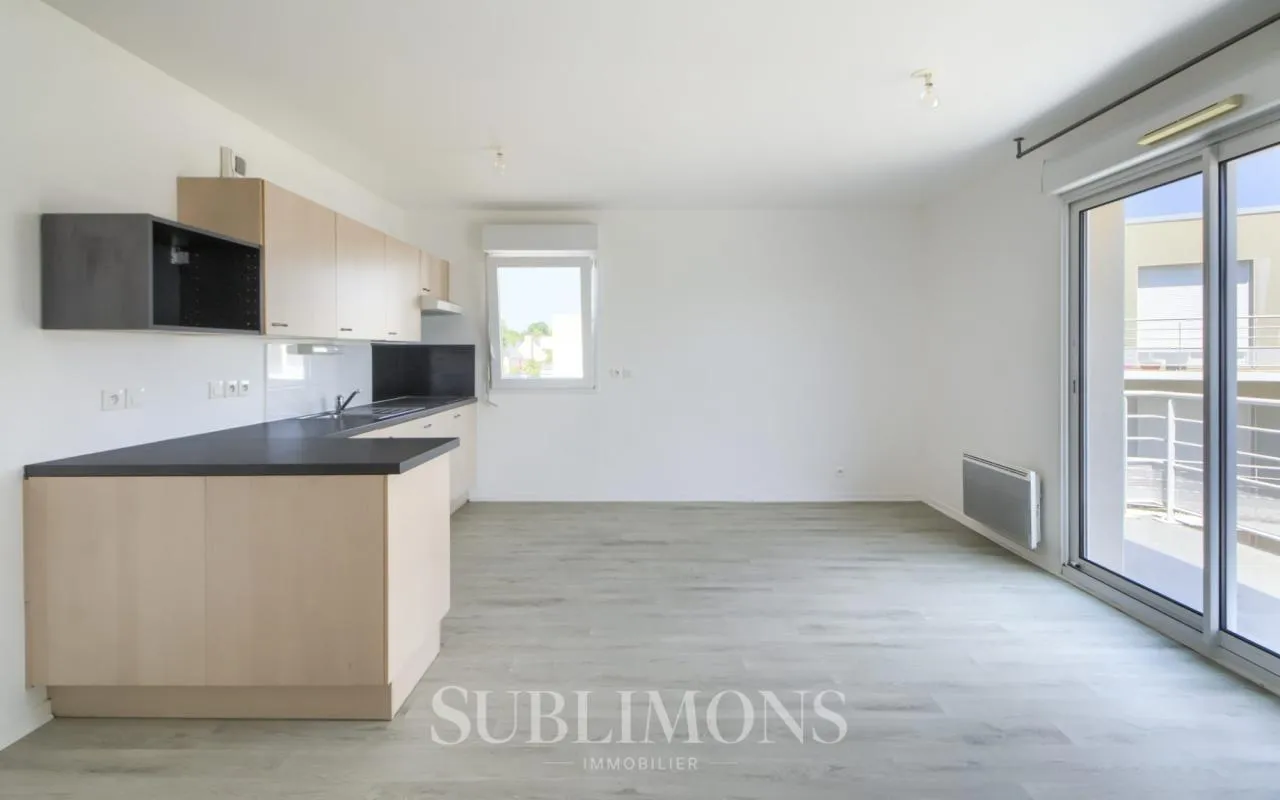 PLOEREN -- Dernier Étage Lumineux T2 de 51 m² proche Bourg av