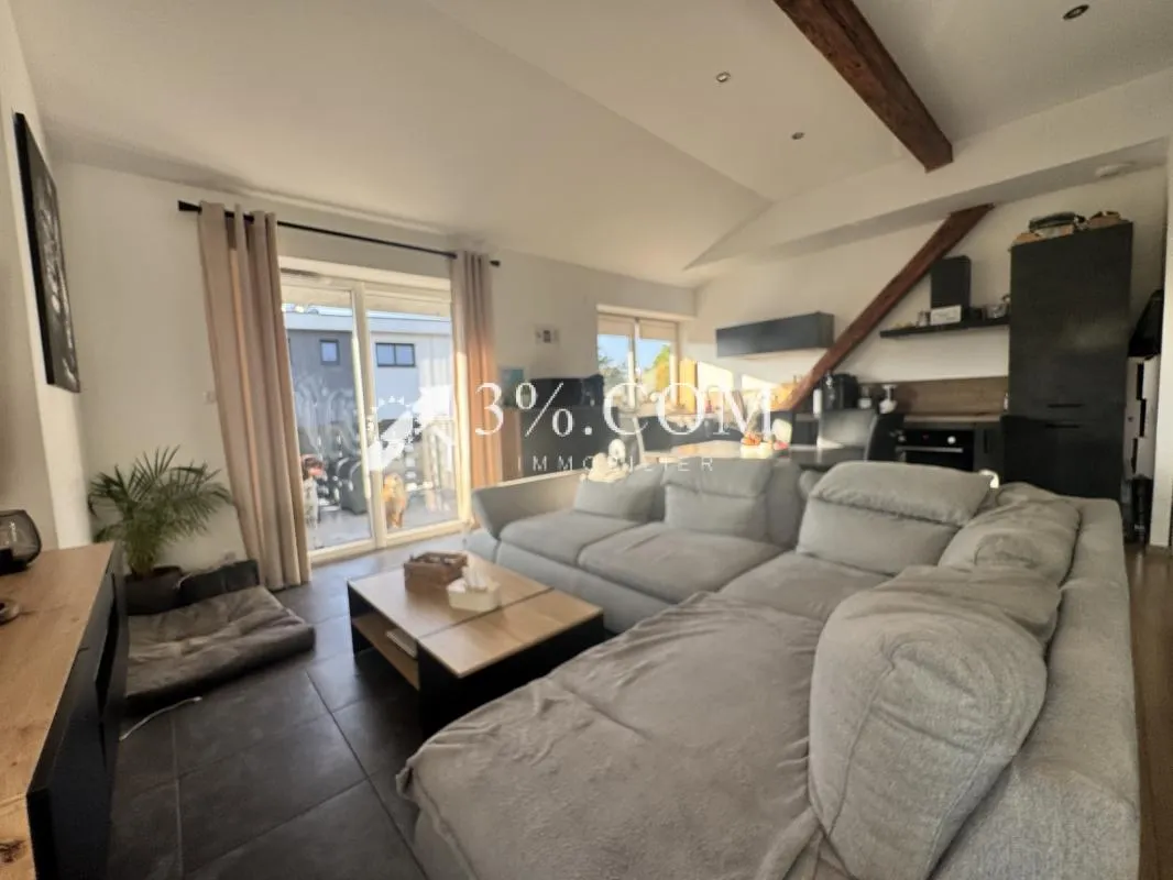 3%COM Très beau F2 avec terrasse - cave