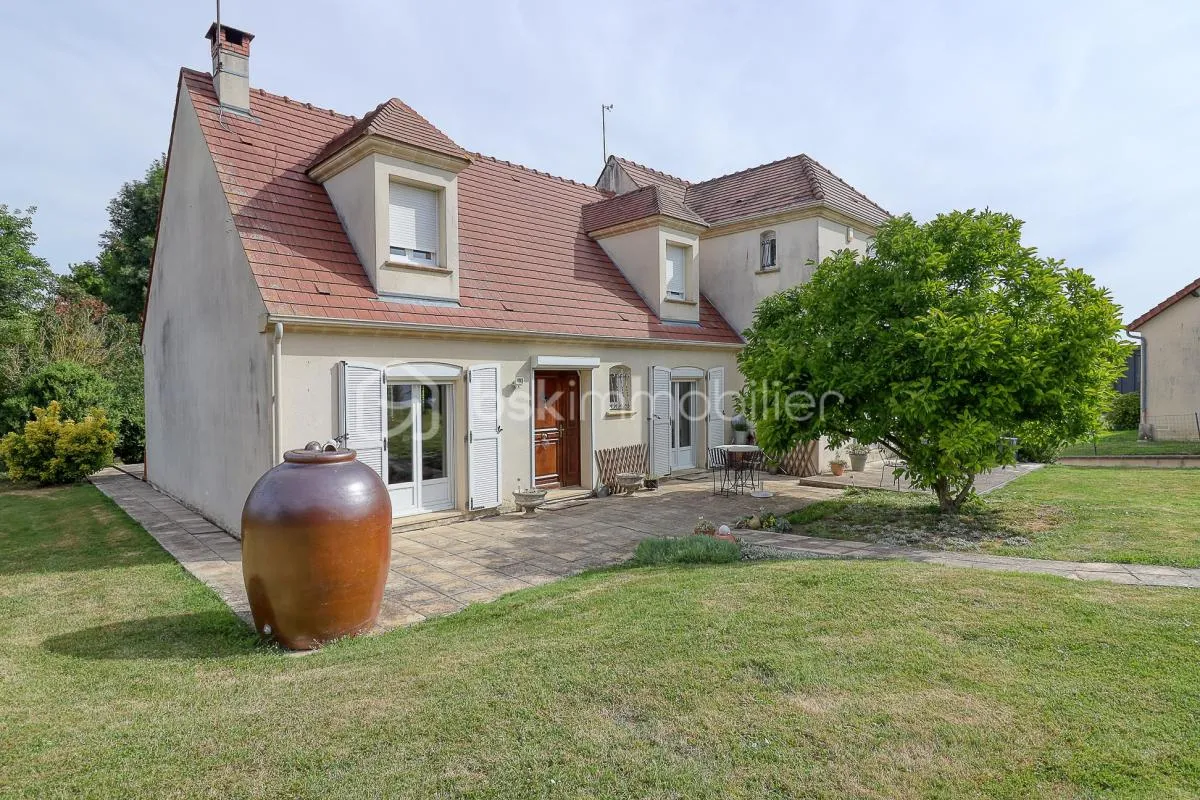 Grande maison familiale (8 pièces / 4 Chambres) à Hodenc en Bray – 15 minutes de Beauvais et Gournay-en-Bray
