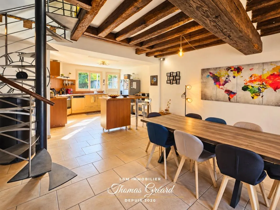 🏡 Longère rénovée – 161 m² habitables – 4 chambres – Terrain de 870 m² - Garage & carport