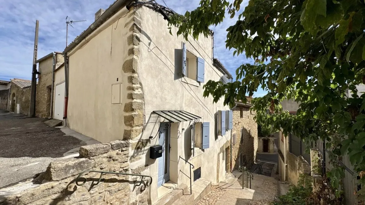 Maison de charme au coeur du village de Courthezon