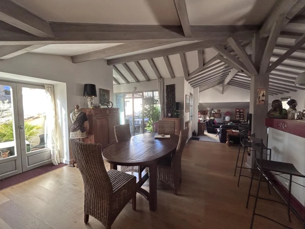NÎMES CENTRE HISTORIQUE : DUPLEX DE 141 M² AVEC TERRASSES