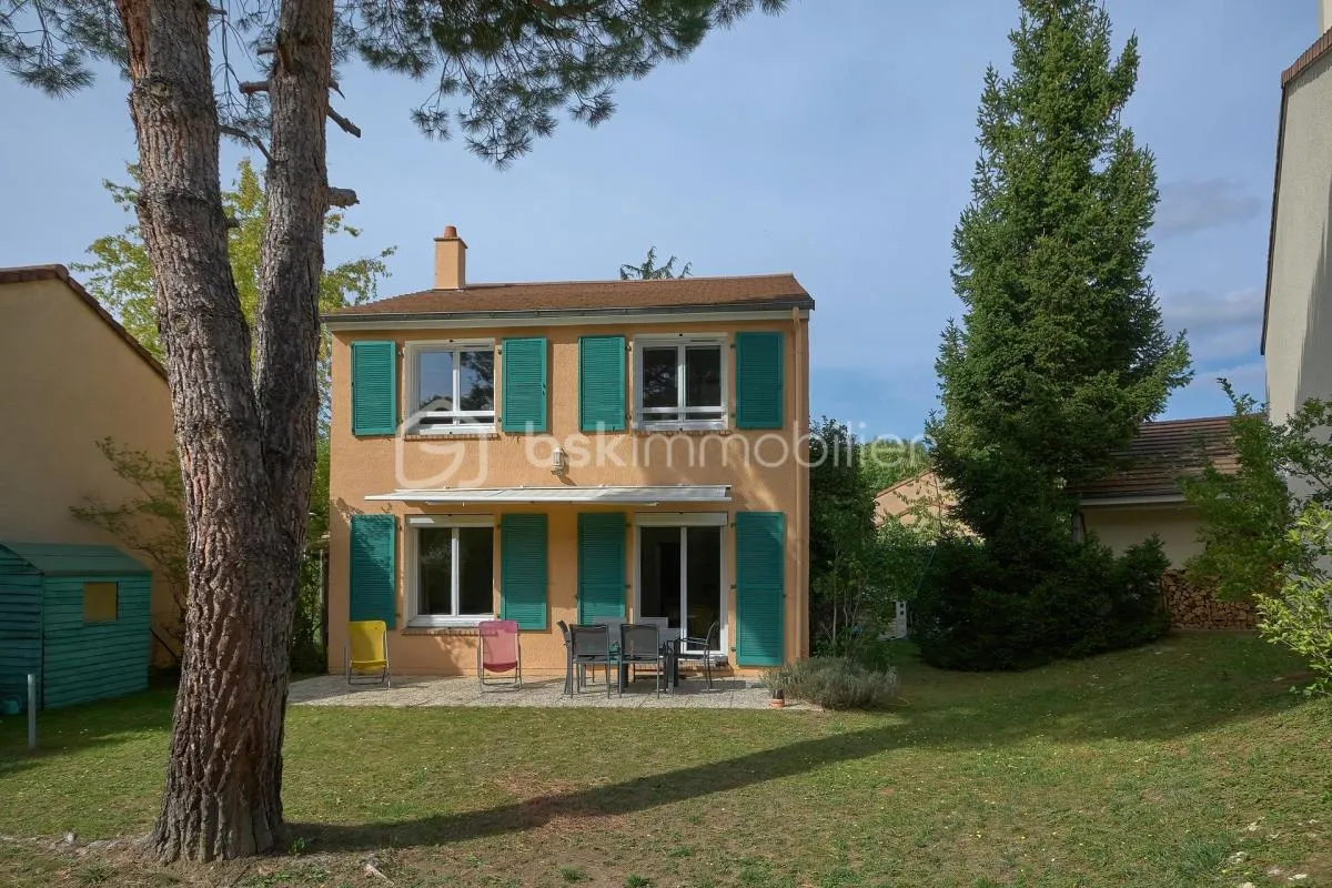 Maison individuelle 114 m² Terrain arboré 450 m² Sans vis-à-vis Sans mitoyenneté
