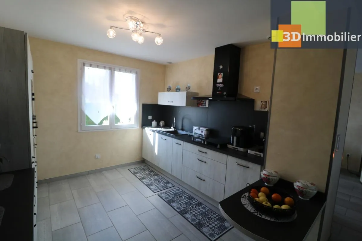 PROCHE Pierre de Bresse vends agréable maison en très bon état de 5 pièces, 110m², sous sol total de 110m² sur beau terrain plat de 1600m²