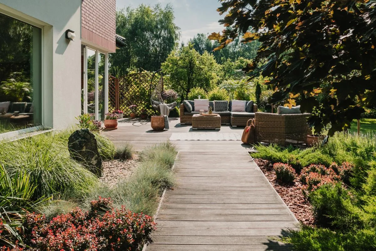 MAISON 5 PIÈCES AVEC GRAND JARDIN, GARAGE & BEAUX VOLUMES FAMILIAUX
