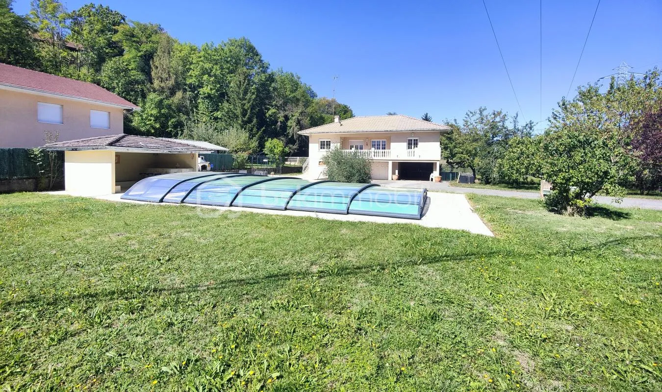 Maison avec piscine – 108 m² habitables + 42 m² aménagés – Terrain de 1 600 m² – Cranves-Sales
