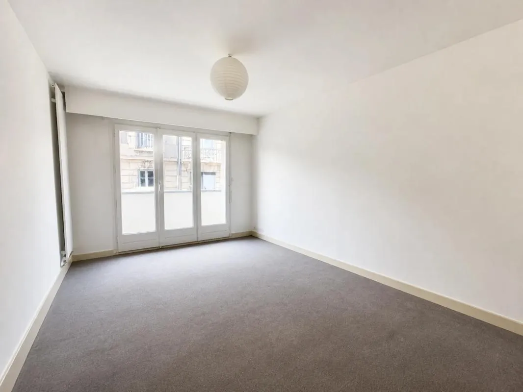 Appartement de 3 pièces -80 m² - situé à Grenoble / RUE CLOS BEY