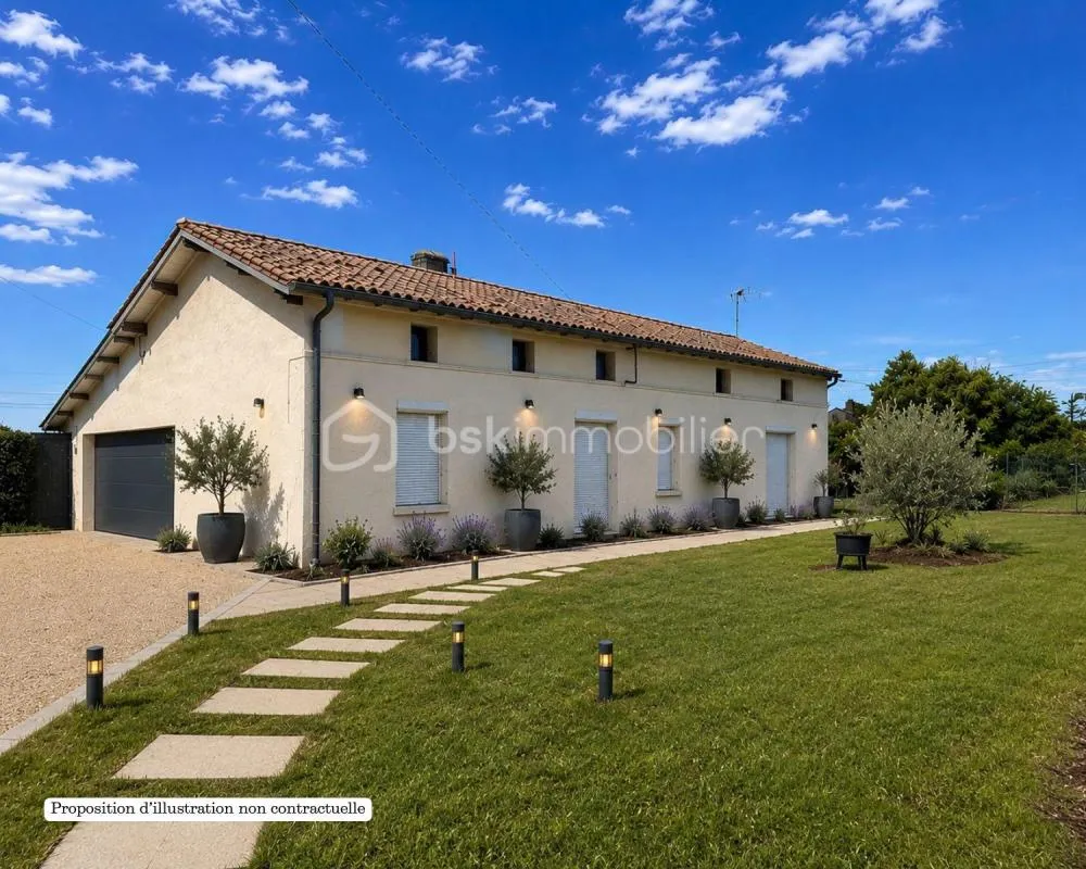 Maison à fort potentiel avec grand garage-atelier et terrain clôturé