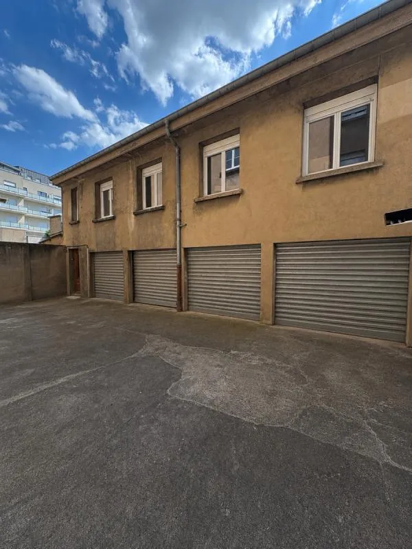 4 garages fermés