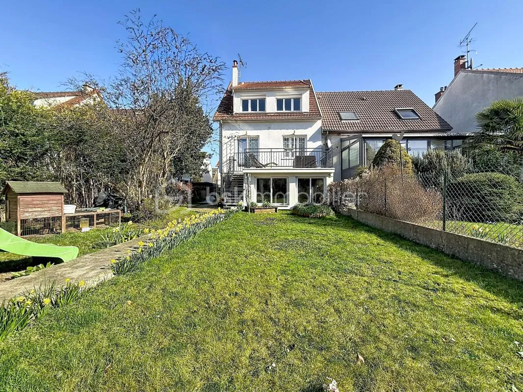 LE BLANC-MESNIL - Maison familiale 6 pièces + SOUS-SOL total – Élégance, confort & vie pratique à pied !