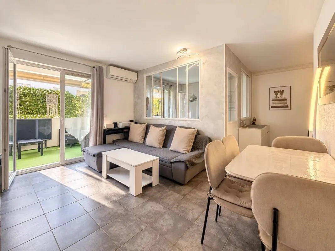 Appartement 4 pièces avec terrasse et stationnement privatif en sous sol