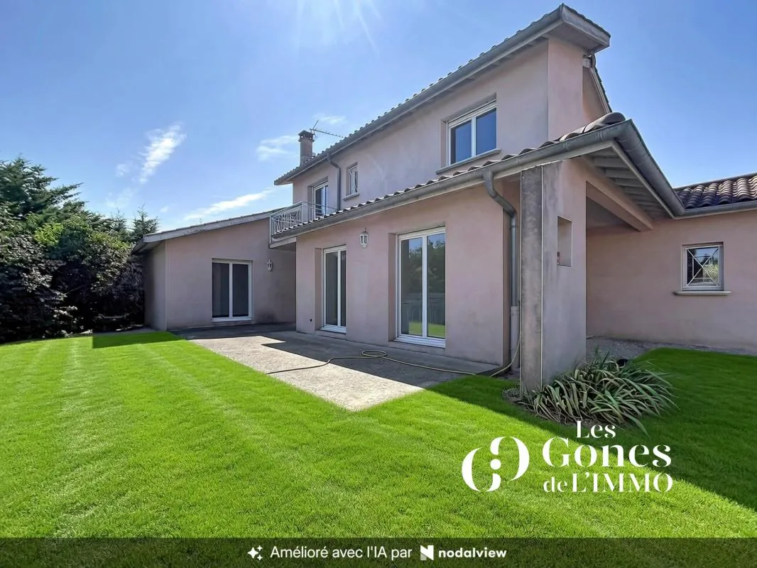Maison familiale de 130 m2 sur 1 100 m2 de terrain avec pisc