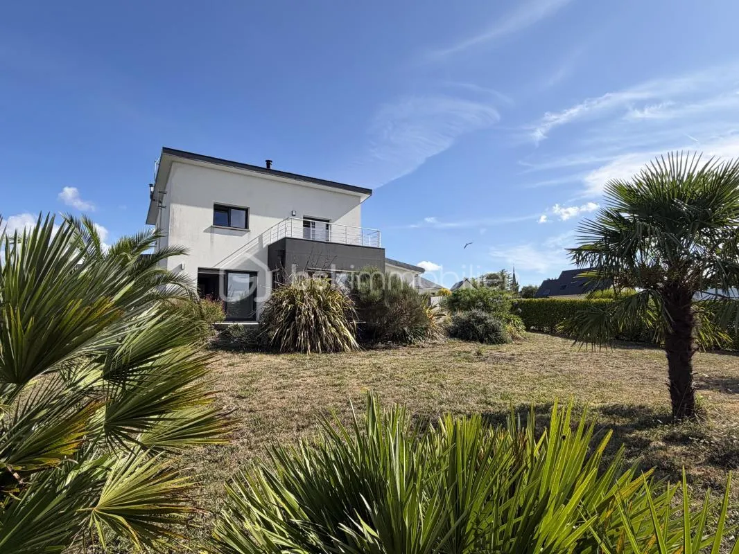 Charmante maison contemporaine avec 4 chambres, garage et jardin