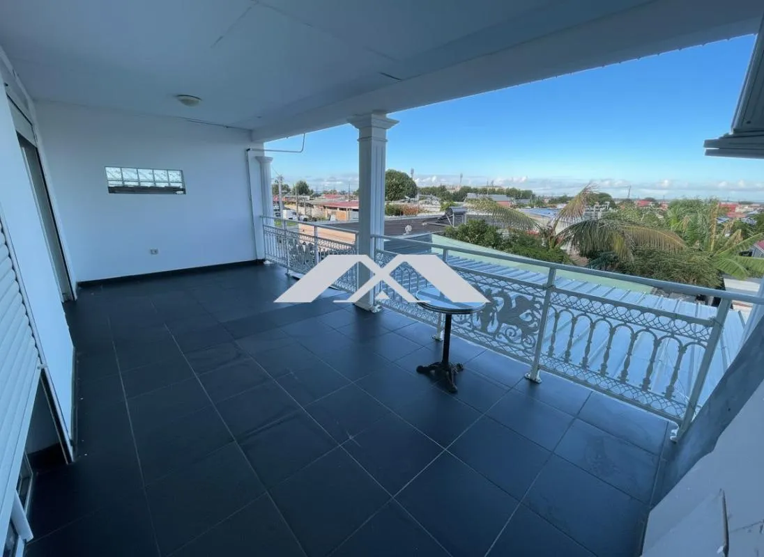 Maison familiale avec vue mer 137 m² Saint Benoit