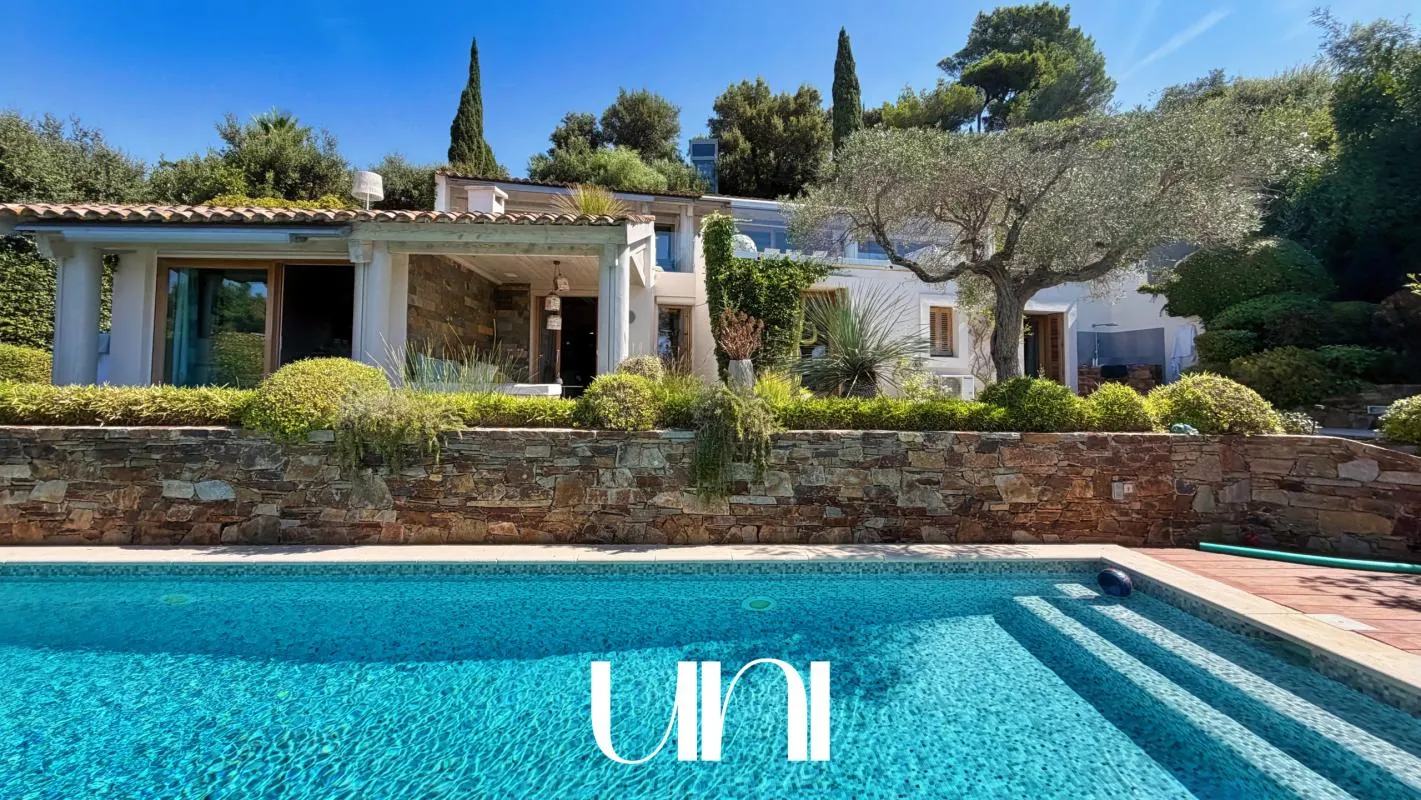 Villa 5 pièces de 175 m2 - LA CROIX-VALMER