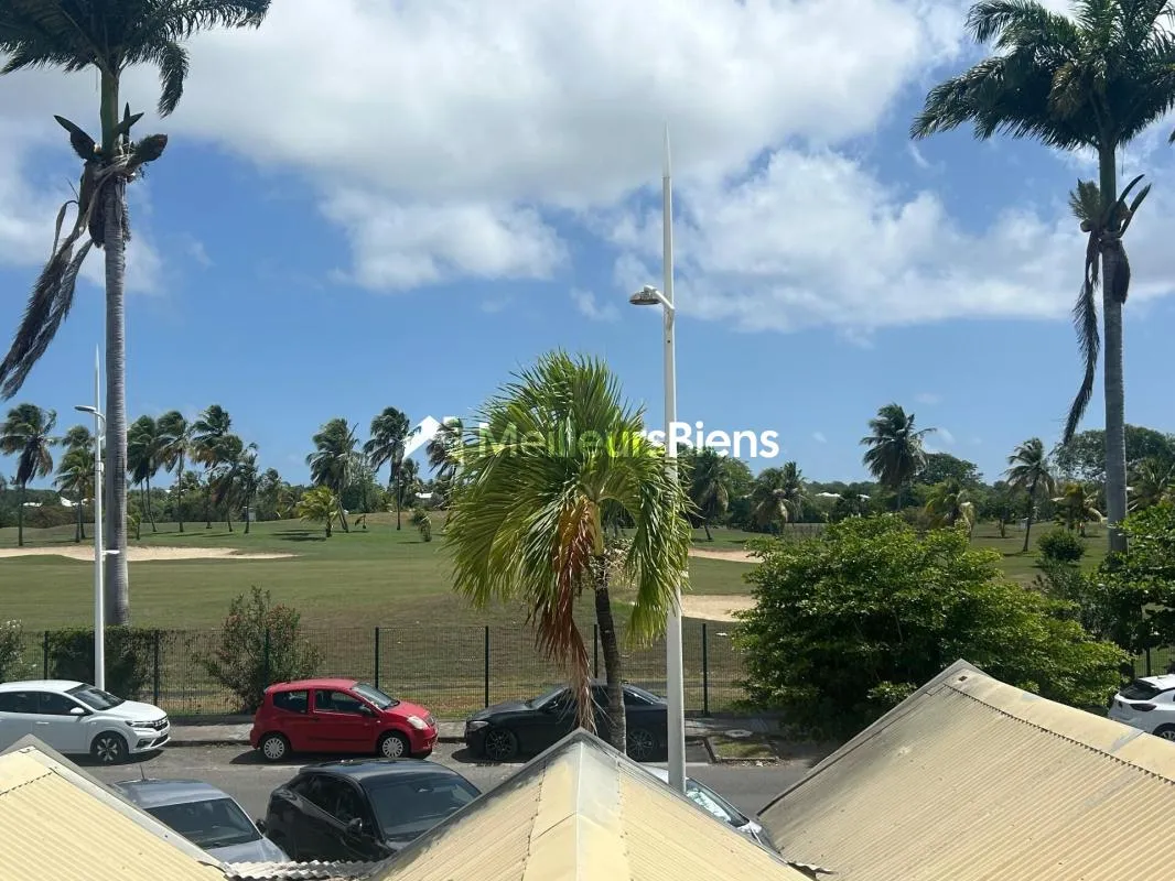 Appartement en duplex vue sur le golf, à rénover