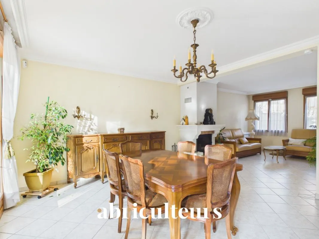 Maison familiale de 107m² avec terrasse et jardin - en vente à Versailles Porchefontaine (78000)
