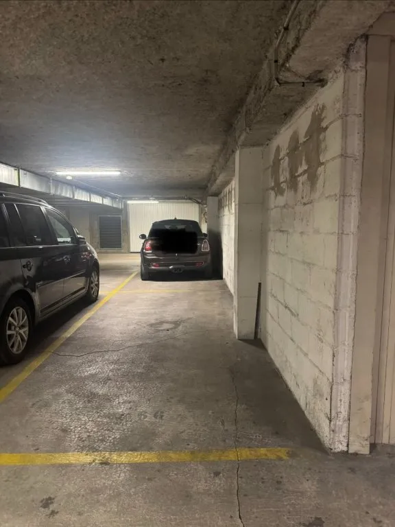 PARKING / AVENUE DE SUFFREN