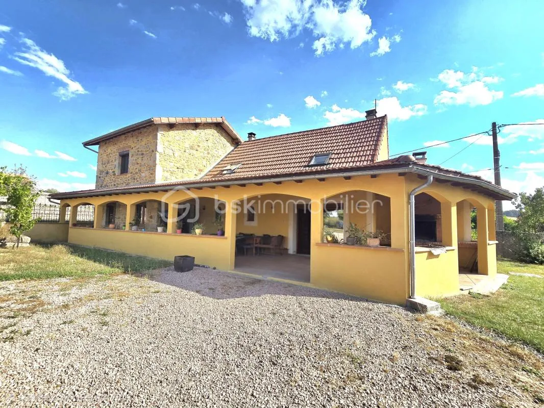 Maison de caractère 150 m² + dépendances – Parcelle 2 072 m² – Brugheas (03)