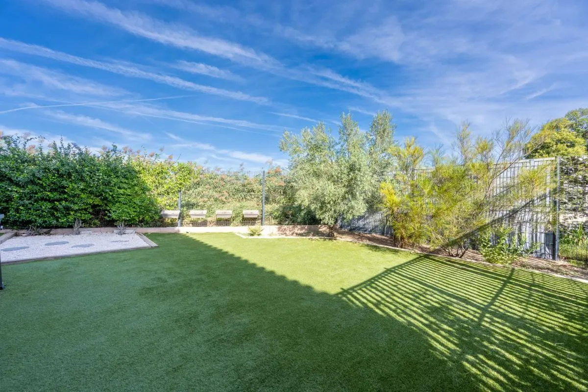 Maison récente de 4 pièces de 73 m² avec jardin situé à Le Muy